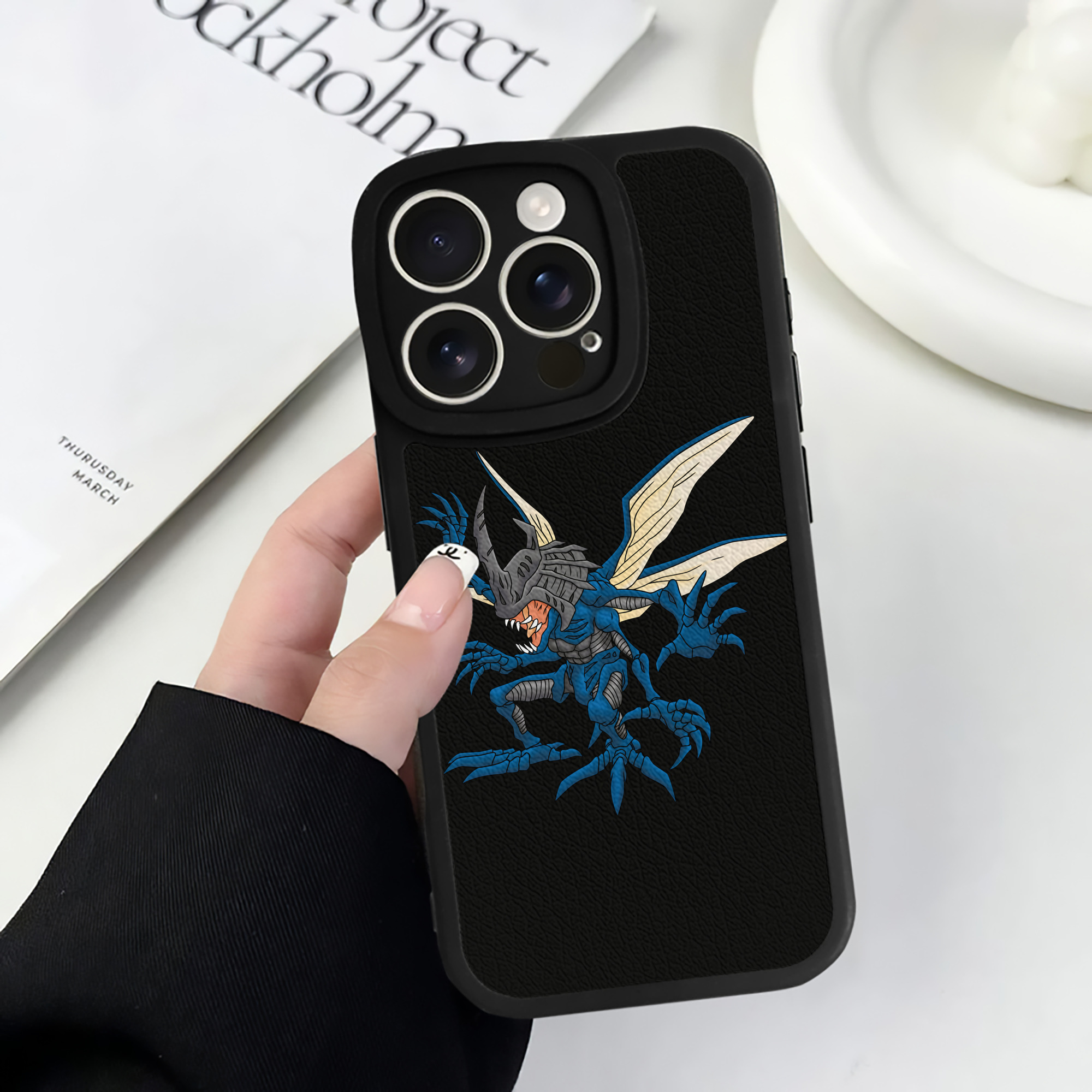 （画像用） Digimon デジタルモンスター/デジモン 【iPhone 16シリーズ対応】シリコンスマホケース（レザー調） 材質：シリコン